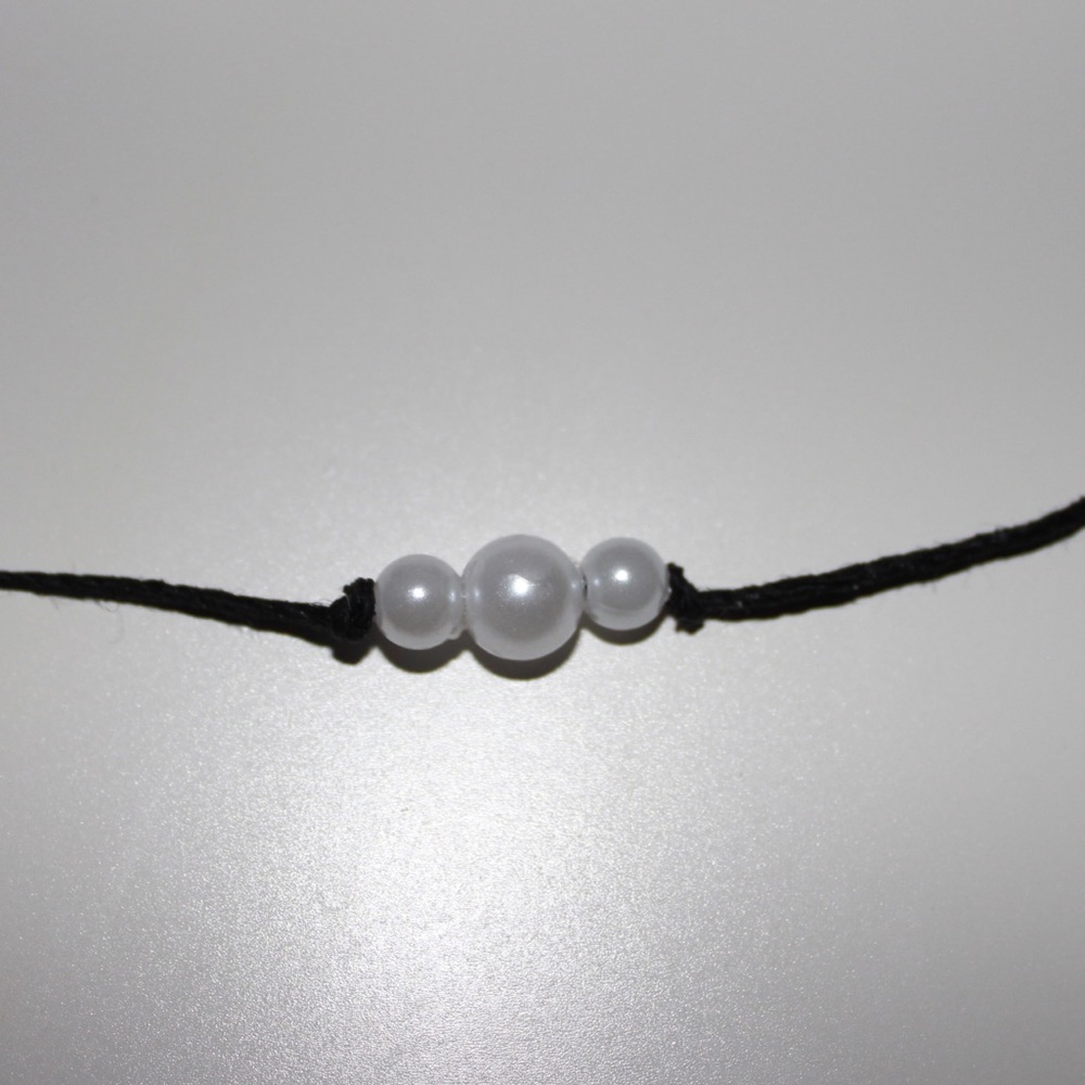 three pearl choker